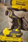 Akumulatorowy klucz udarowy Stanley FATMAX SFMCF920B 18V v20