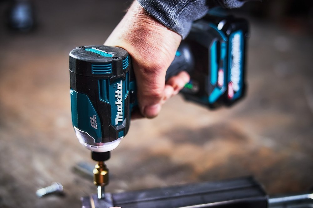 Zestaw combo Makita DK0114G201 XGT 40V 2x4.0Ah HP001G TD001G
