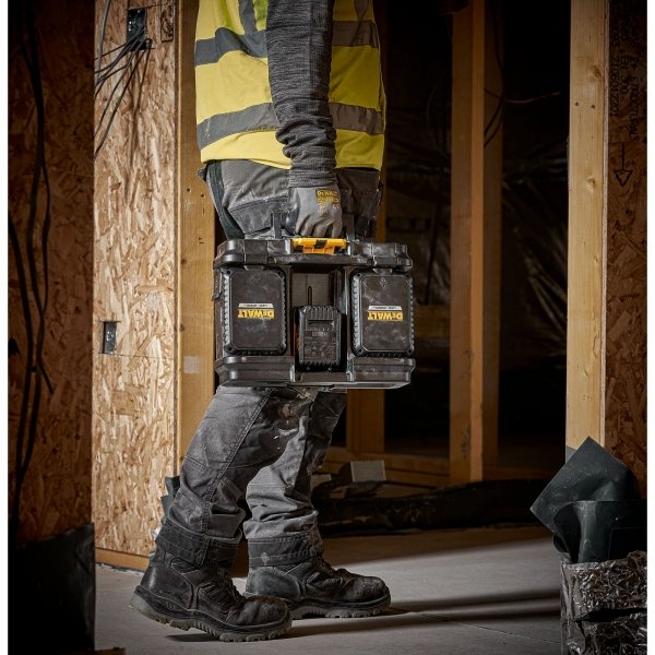 Skrzynia TOUGHSYSTEM DeWALT DWST08061-1 z lampą LED 4000lm 18V