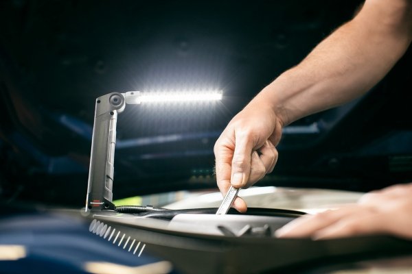 Akumulatorowa lampa ręczna warsztatowa LED SANSA 401 A Brennenstuhl 1177370010