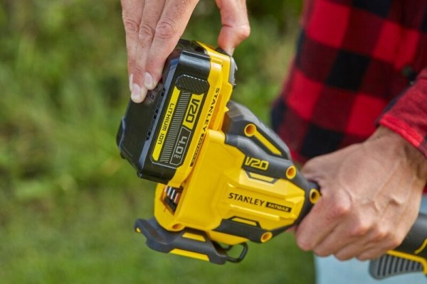 Podkaszarka akumulatorowa Stanley FATMAX SFMCSTB933B 18V v20 silnik bezszczotkowy