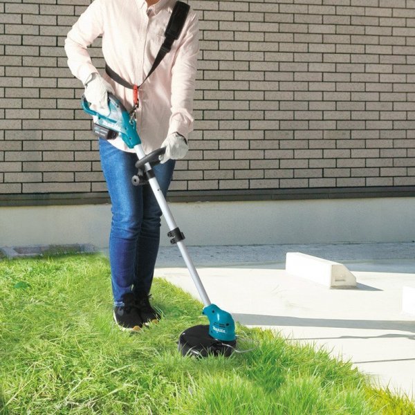Podkaszarka akumulatorowa Makita UR100DSME 2 x 4.0Ah 