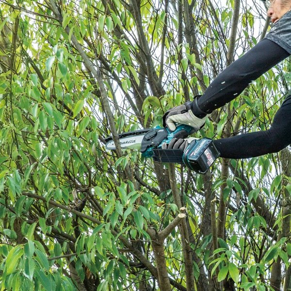 Akumulatorowa pilarka do gałęzi Makita UC029GZ01 XGT 40V