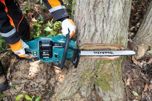 Akumulatorowa pilarka łańcuchowa Makita XGT UC030G 40V