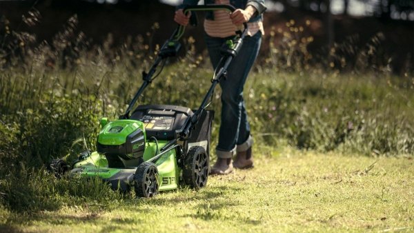 Kosiarka akumulatorowa z napędem 46cm 60 V Greenworks GD60LM46SP 