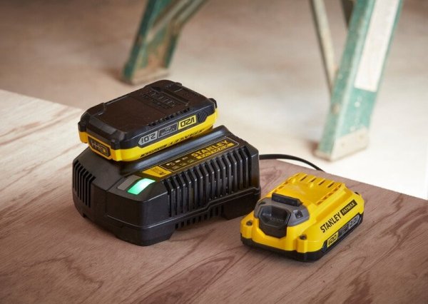 Zakrętarka udarowa Stanley FATMAX SFMCF810D2K 18V v20 2x2Ah