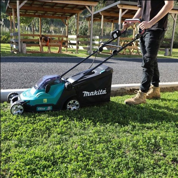 Kosiarka akumulatorowa do trawy Makita DLM432PG2 2x18V 2x6.0Ah