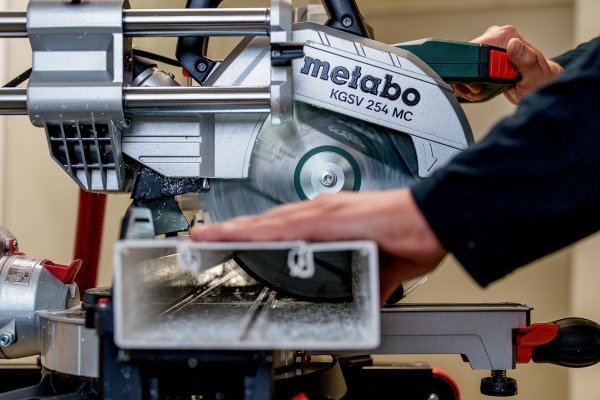 Ukośnica Metabo KGSV 254 MC z regulacją obrotów 615254000