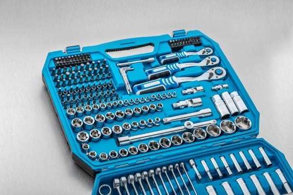 Zestaw narzędzi kluczy nasadowych 1/4 1/2 3/8 Hogert HT1R444 222szt.