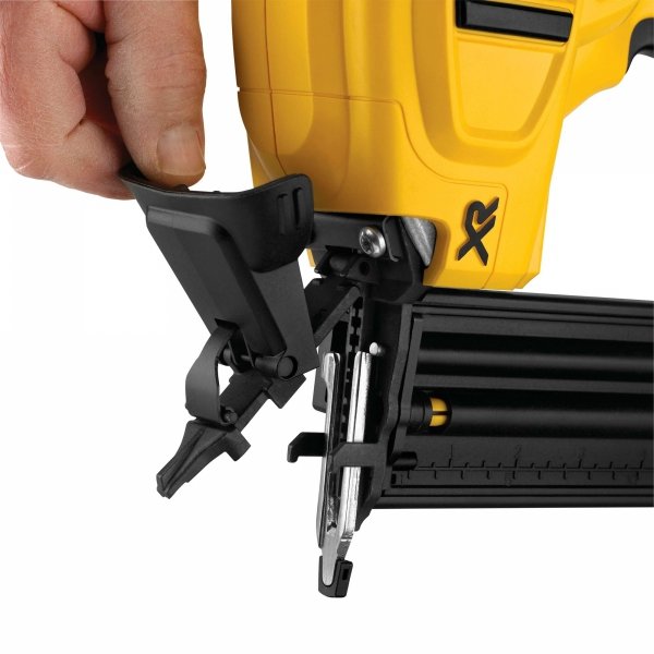 Gwoździarka do wykończeń DeWALT DCN680D2 2x2Ah 18GA 18V 15-54mm 