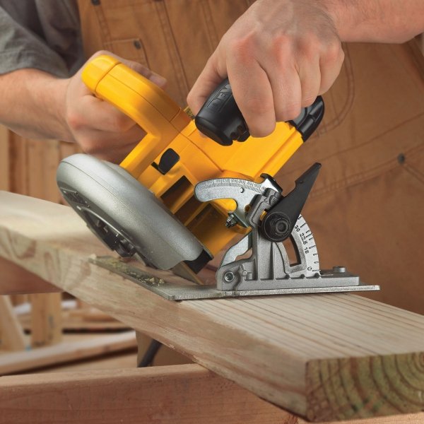 Pilarka tarczowa DeWALT DWE575K 1600W 190x30mm 