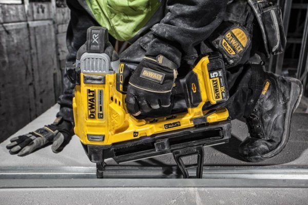 Gwoździarka, osadzak do betonu DeWALT DCN890P2 18V 2x 5.0Ah XR
