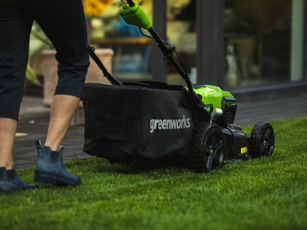 Kosiarka akumulatorowa z napędem 46cm GREENWORKS 40V zestaw 4.0Ah + ładowarka GR2506807UB