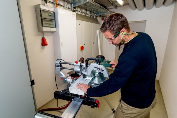 Ukośnica Metabo KGSV 254 MC z regulacją obrotów 615254000