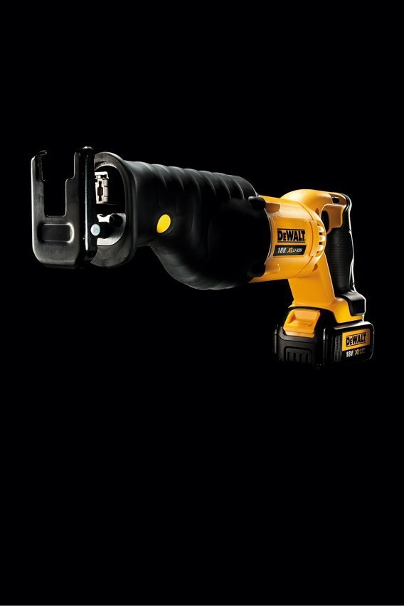 Akumulatorowa pilarka szablowa DeWALT DCS380N XR Li-Ion 18V