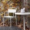 Muuto LINEAR Ogrodowe Krzesło Metalowe z Podłokietnikiem / Białe