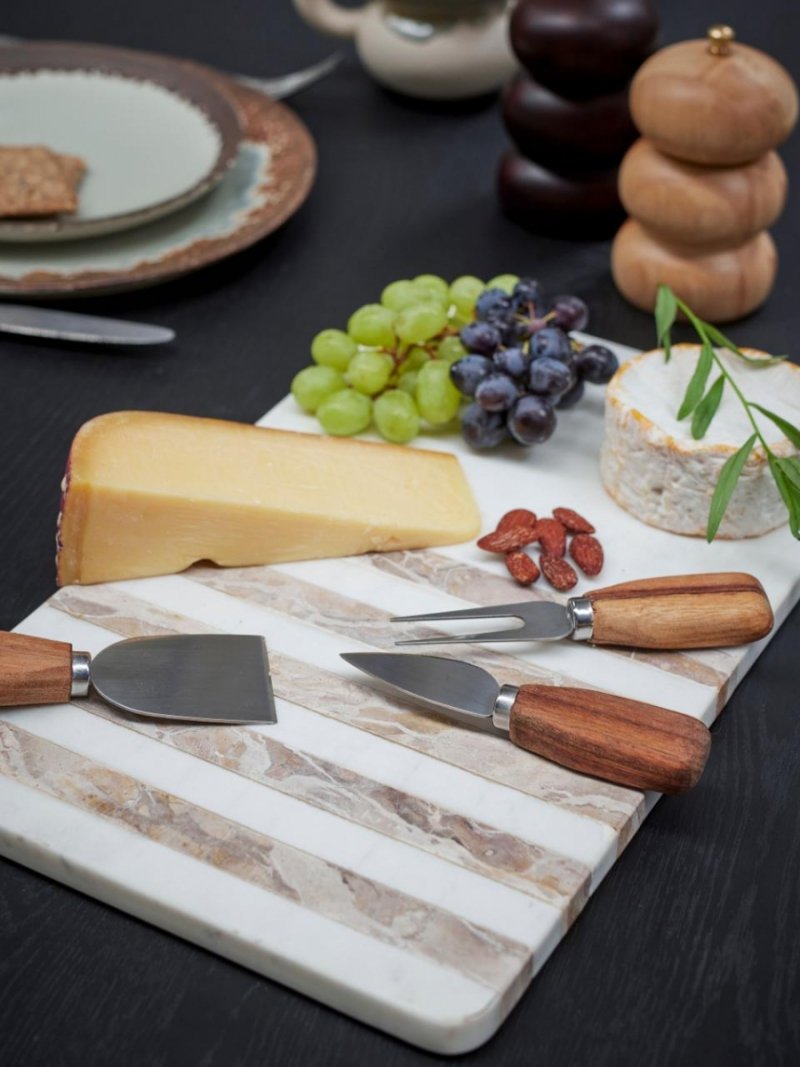 Marmurowa deska stołowa Novelle Bloomingville z delikatnymi pasami