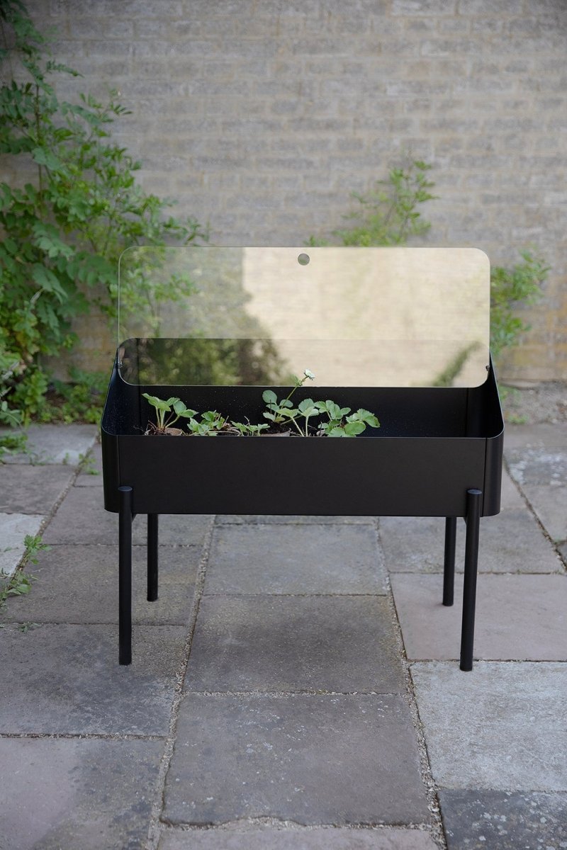 Minimalistyczna szklarnia Spire Eva Solo do całorocznej uprawy roślin