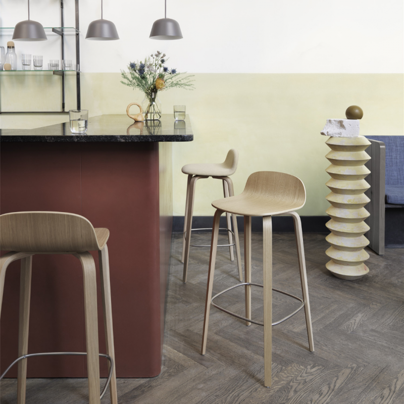 Muuto VISU BAR Hoker - Stołek Barowy 65 cm Czarny / Siedzisko Tapicerowane Skóra Czarna