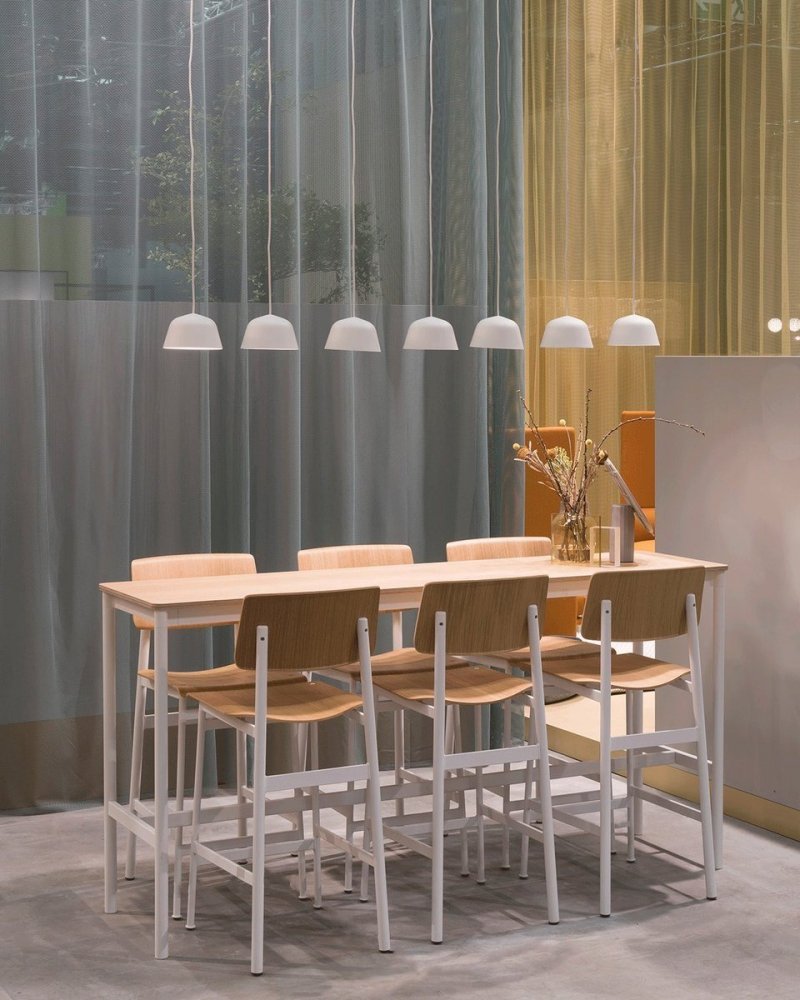 Muuto LOFT Hoker - Stołek Barowy 75 cm Czarny / Siedzisko Ciemnobrązowe