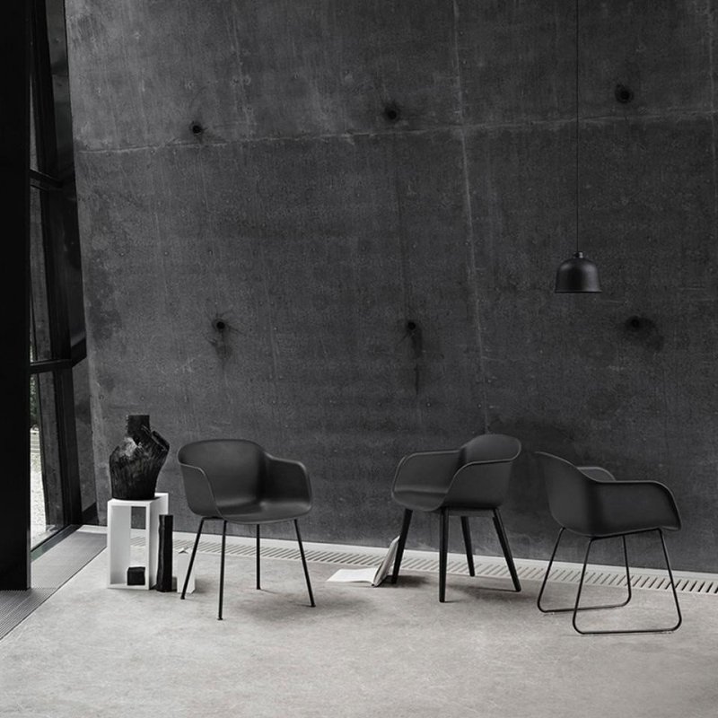 Muuto FIBER ARMCHAIR WOOD BASE Krzesło - Czarne /Drewniana Rama