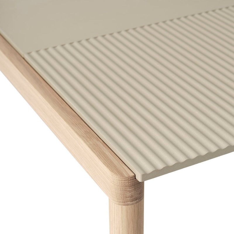 Muuto COUPLE Stolik Kawowy z Ceramicznym Blatem 84x80 cm / Ciemny Dąb - Blat Gładki Niebieski Pale Blue