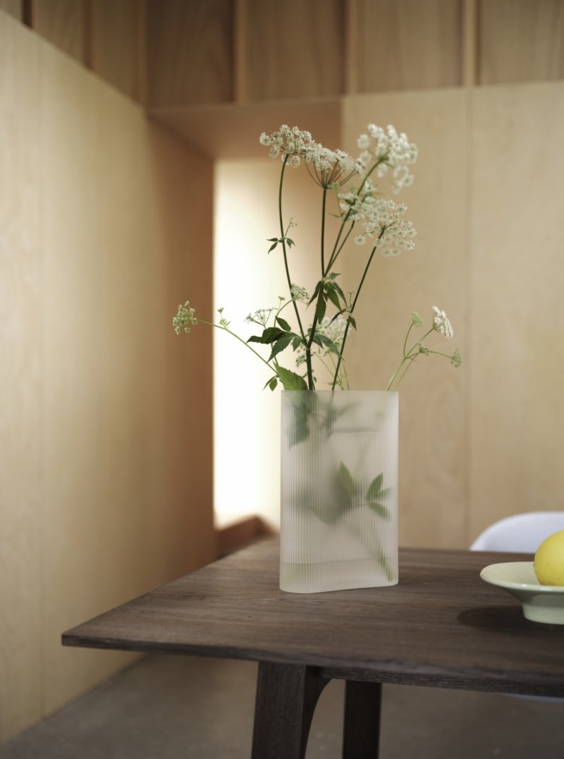 Muuto RIDGE Szklany Wazon do Kwiatów 35 cm / Taupe
