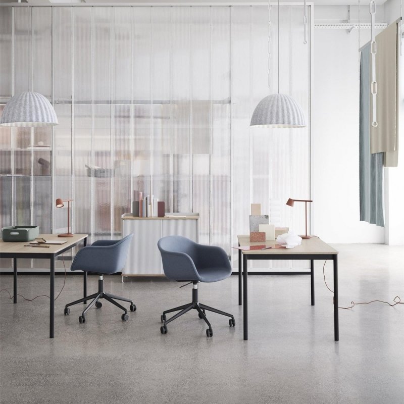 Muuto FIBER ARMCHAIR SWIVEL BASE Krzesło Obrotowe na Kółkach Czarne - Siedzisko Tapicerowane Czarną Tkaniną Remix 183 / Metalowa Rama