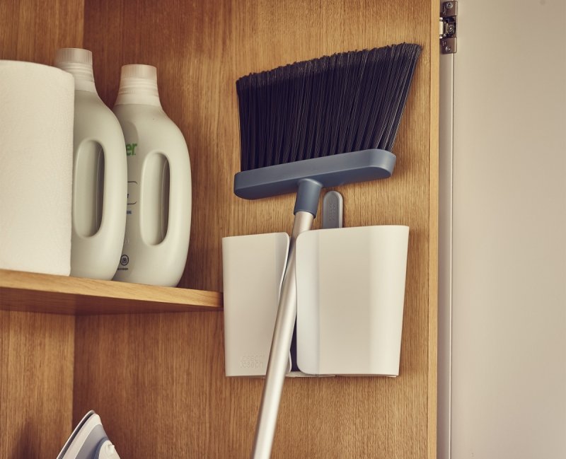 Joseph Joseph CLEAN STORE Miotła z Uchwytem do Montowania na Ścianie