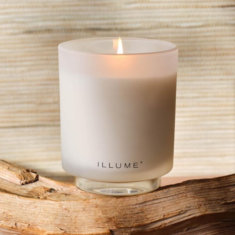 Świeca ILLUME Driftwood Boxed Glass Candle w dekoracyjnym szkle