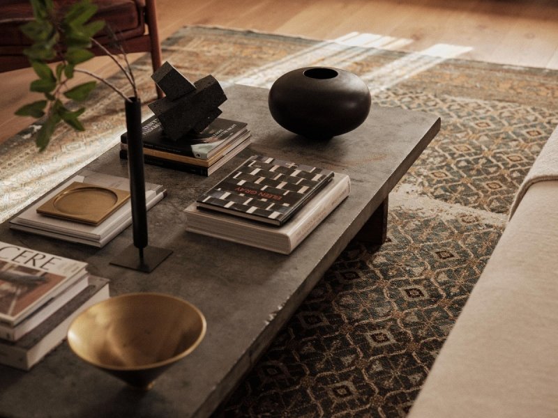 Wazon Audo Copenhagen Surround o naturalnej strukturze drewna mango