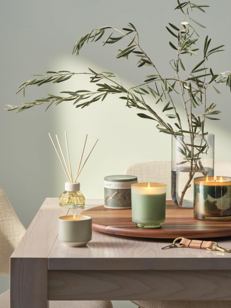 Detal szklanego naczynia świecy z wykończeniem ombré