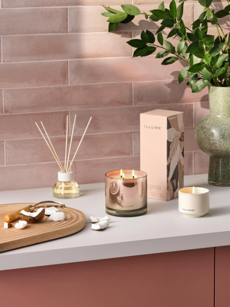 Bloomingville ILLUME Świeca Zapachowa w Szkle 590 g. / Coconut Milk Mango