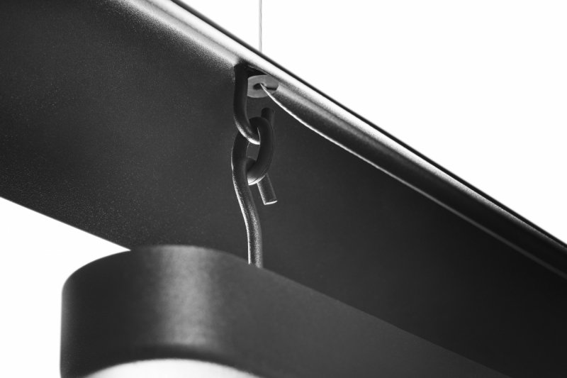 Podłużny karmnik Eva Solo 45 cm w nowoczesnym ogrodzie