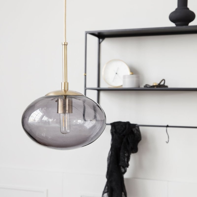 Lampa OPAL House Doctor z kloszem z szarego szkła i złotą oprawą