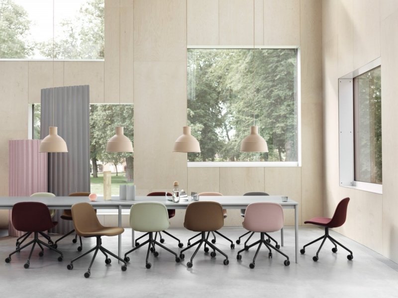 Muuto FIBER SIDE Krzesło Biurowe Obrotowe na Kółkach - Brązowe Tapicerowane Skóra Naturalna / Podstawa Czarna