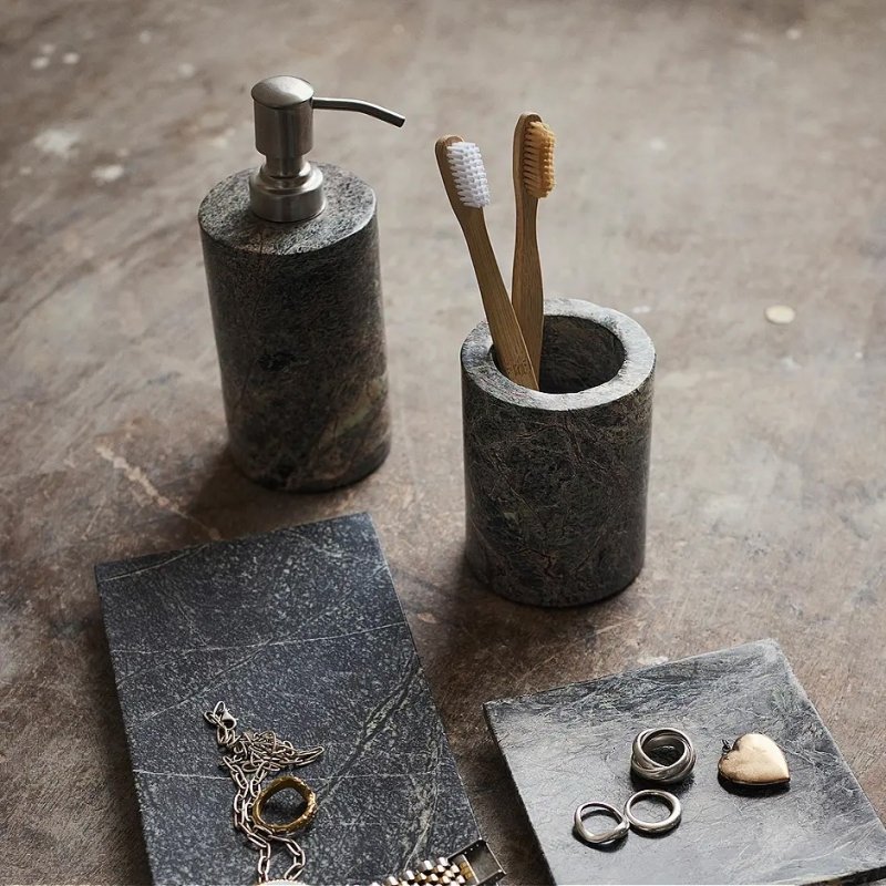 Kremowa mydelniczka marmurowa