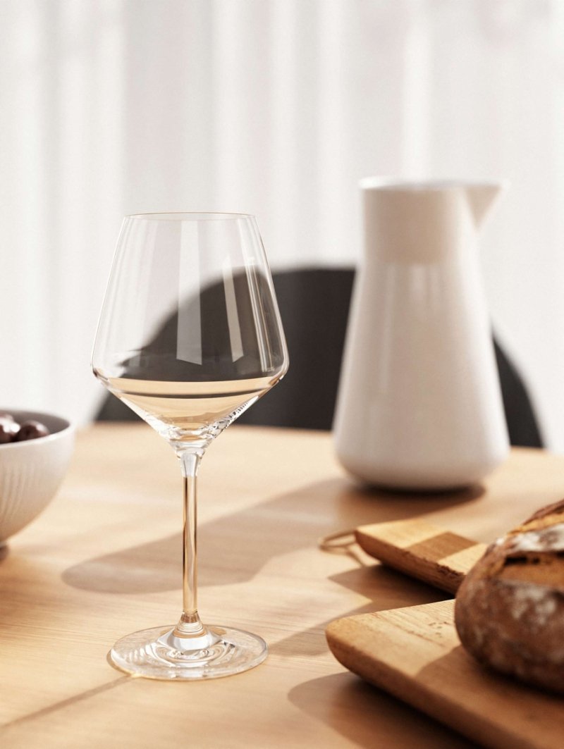 Zestaw kieliszków do białego wina Legio Nova Eva Solo na stole
