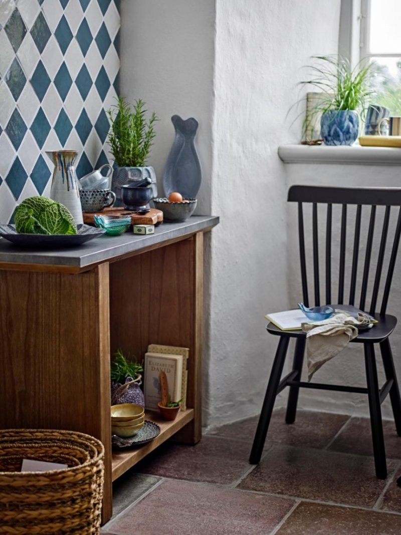 Konsola Riva Bloomingville z drewnianą konstrukcją i metalowym blatem