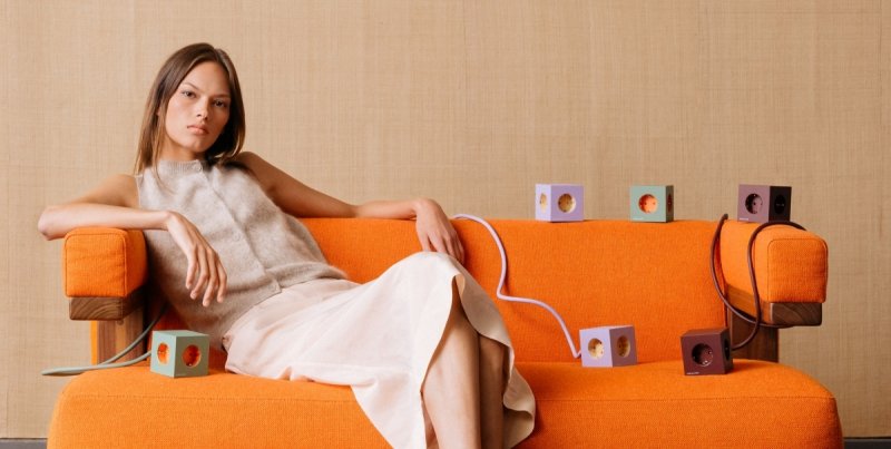 Avolt SQUARE 2 Rozgałęziacz - Listwa Zasilająca / Bauhaus Bordowy