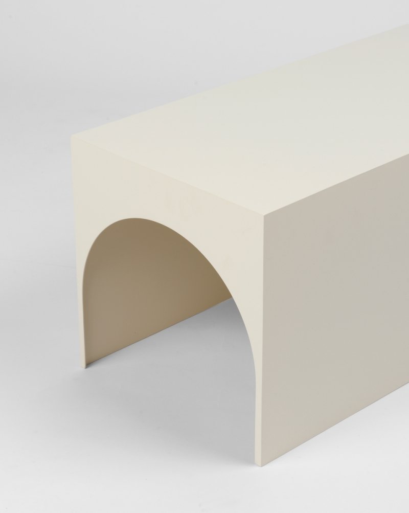 Kristina dam studio ARCH Stolik Stalowy 60 cm / Beżowy