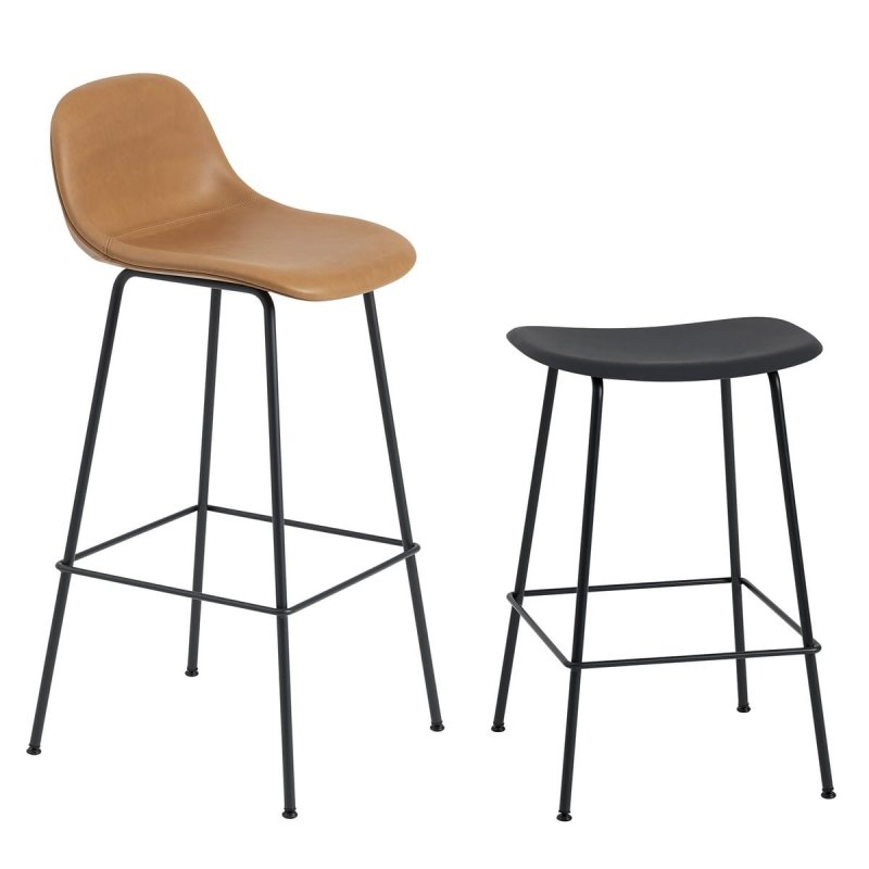 Muuto FIBER Hoker z Oparciem - Stołek Barowy 65 cm Czarny / Metalowa Rama - Siedzisko Tapicerowane Brązowa Skóra