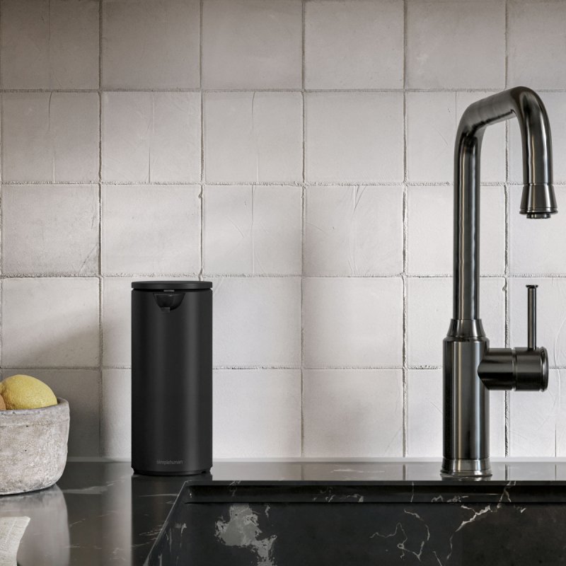 simplehuman SENSOR Stalowy Automatyczny Dozownik do Mydła, Płynu, Żelu Antybakteryjnego - Akumulatorowy 414 ml / Czarny Matowy