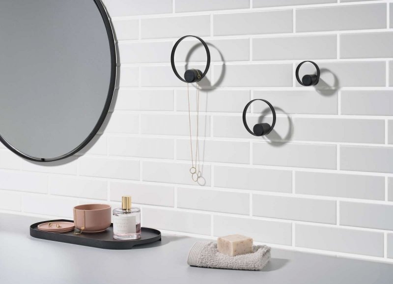 ZONE Denmark HOOKED ON RINGS Okrągłe Lustro Ścienne 50 cm w Stalowej Ramie - Czarne