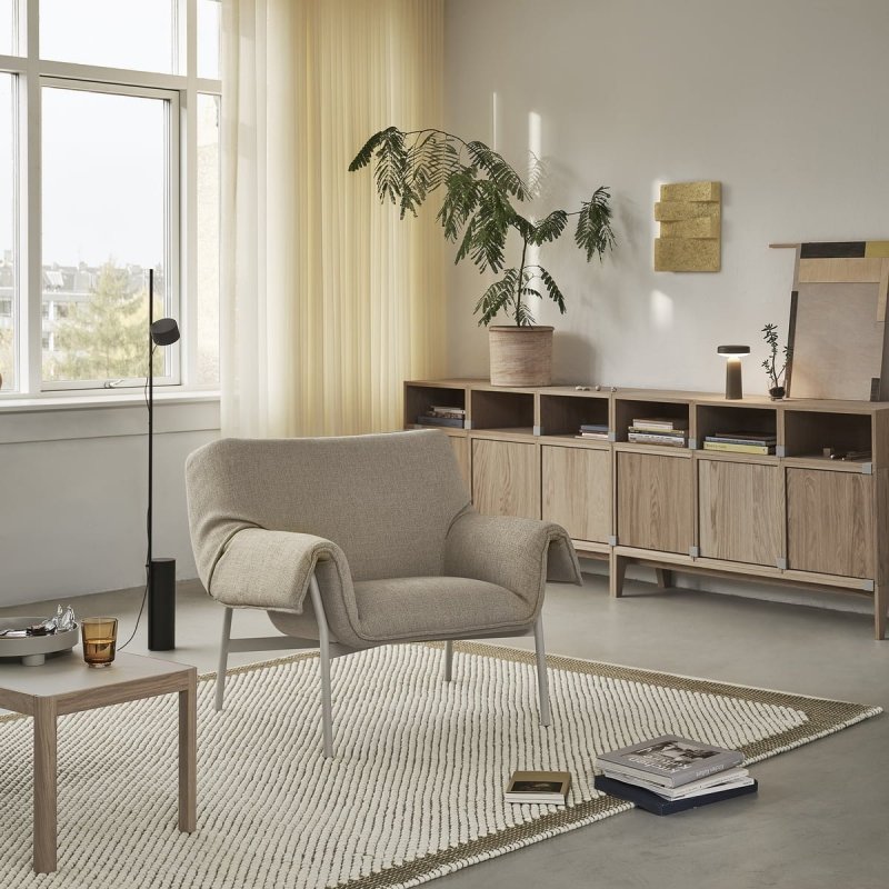 Muuto WRAP Fotel Lounge Antracytowy / Rama Szara - Tkanina Piaskowa Ecriture 240