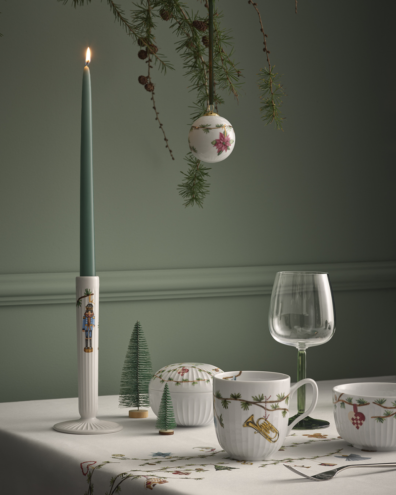 Kähler HAMMERSHØI CHRISTMAS Zdobiony Obrus Świąteczny 150x320 cm Biały