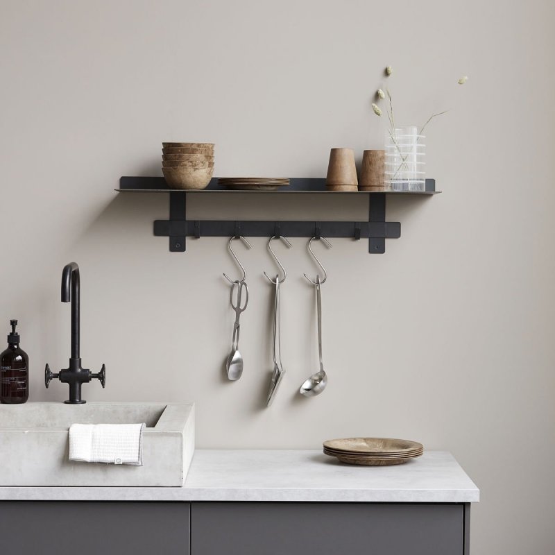 House Doctor TAG Wieszak Ścienny z Półką 80 cm / Czarny