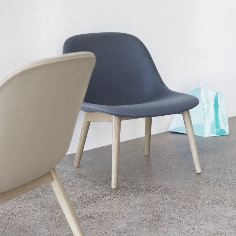Muuto FIBER LOUNGE Fotel Tapicerowany - Kremowy Tkanina Trio 236 / Rama Drewniana