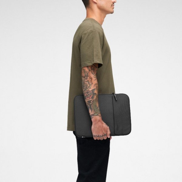 Incase Crosstown Sleeve with Woolenex - Pokrowiec z kieszenią MacBook Pro 16&quot; (M4/M3/M2/M1/2024-2021) (Black)