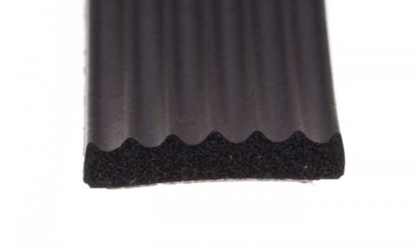 Uszczelka samoprzylepna czarna 20x4 (SD-52) 1m